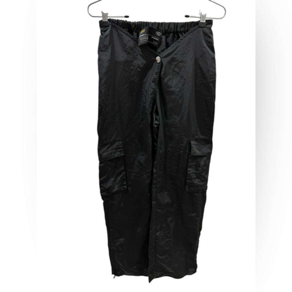 Finesse black nylon snap cargo loose wide legs